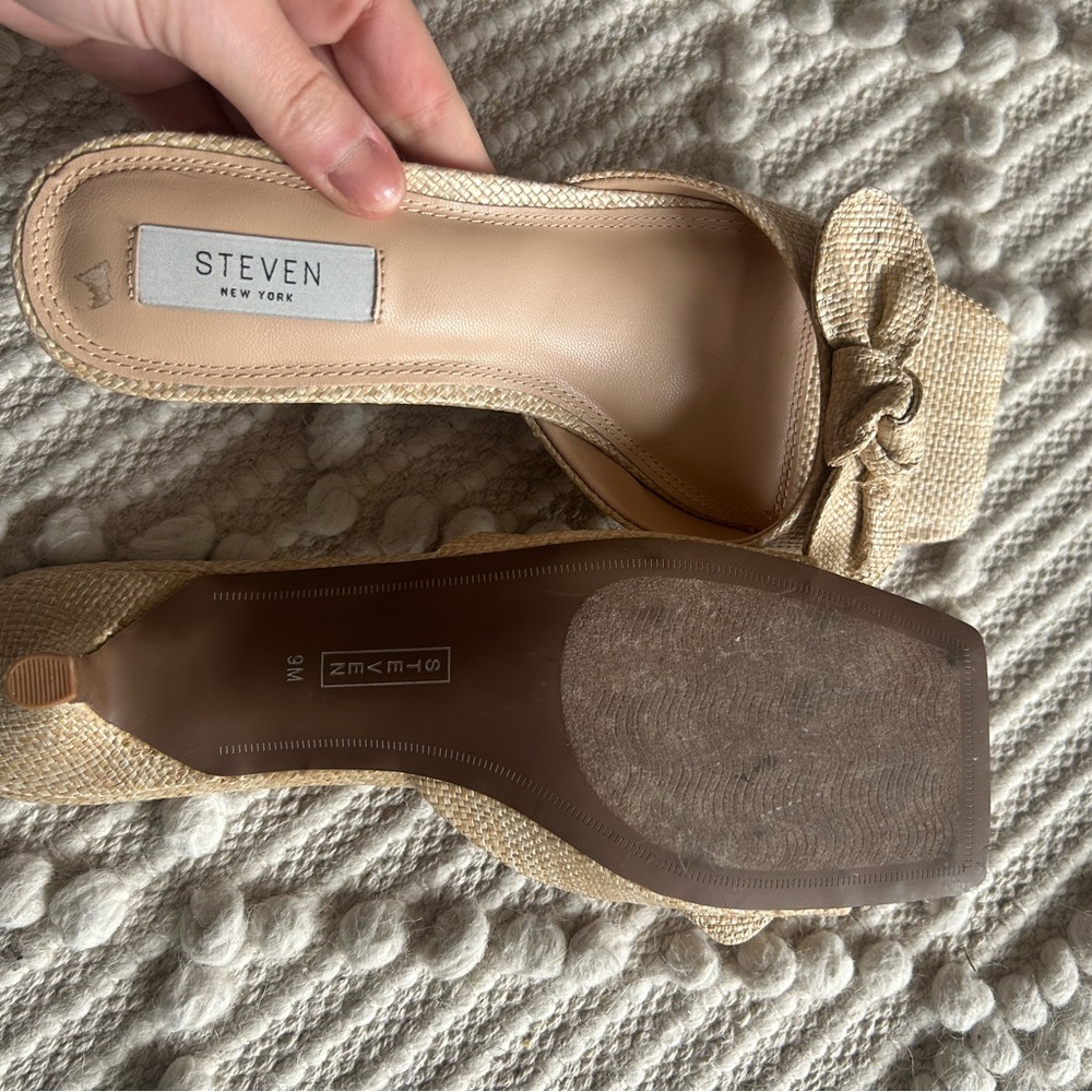Women's Kitten Heels with Bow Detail - Picture 4 of 4